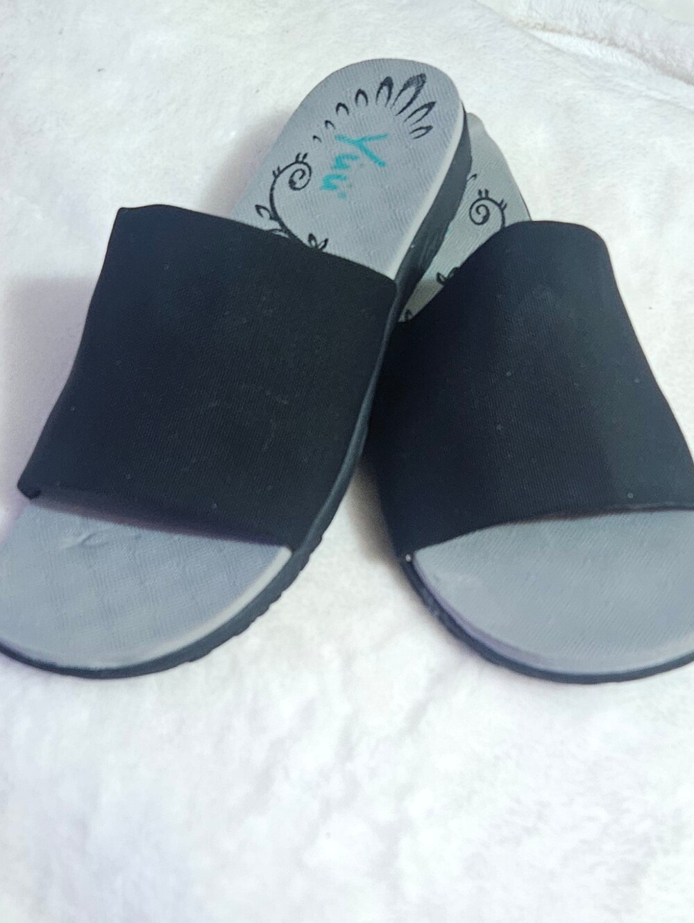 Yuu Black Slide Sandals for Women - Comfortable Everyday Slides Size 7.5